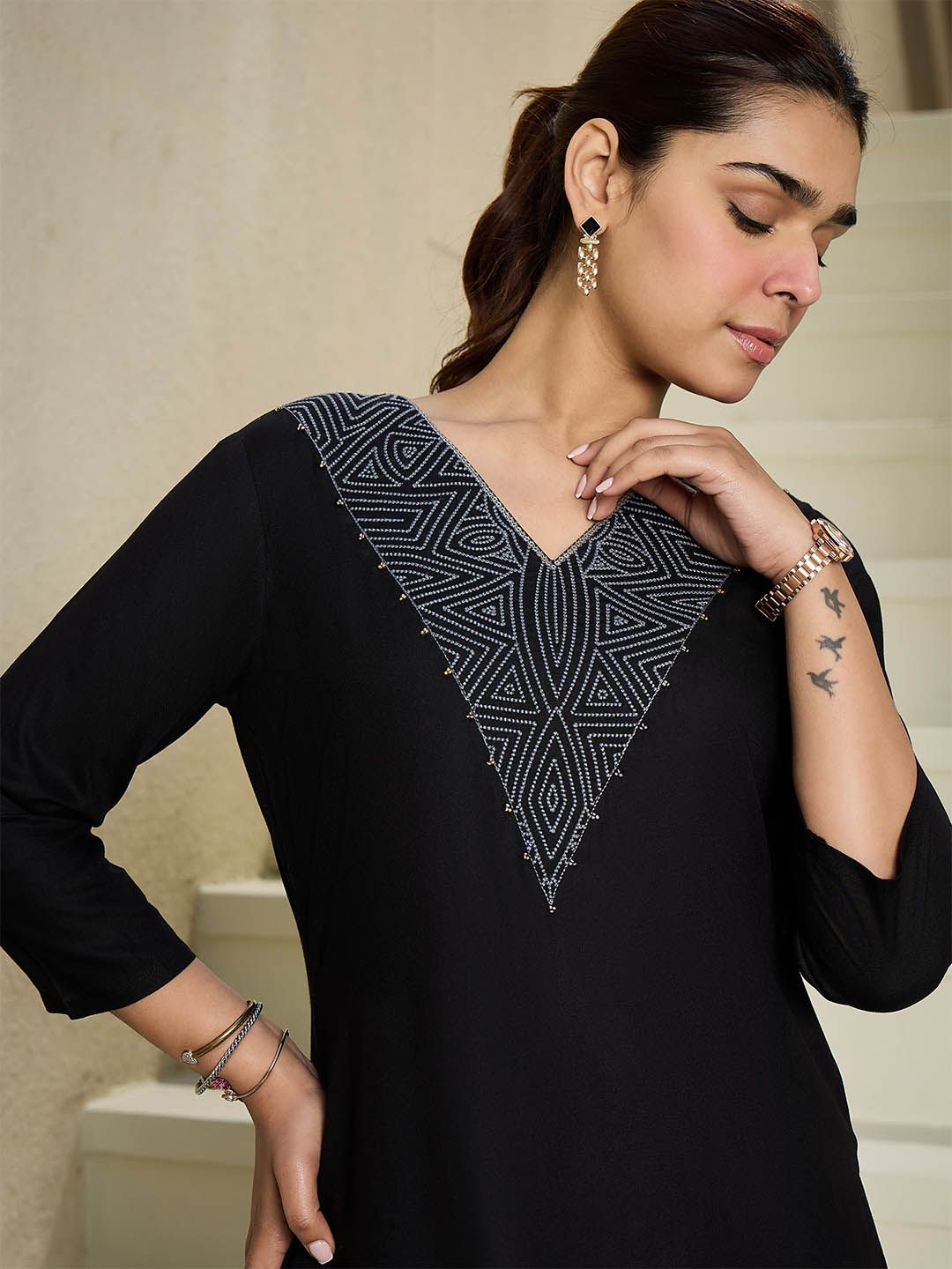 Dhiyona IE Geometric Embroidered V Neck Pure Cotton Kurta