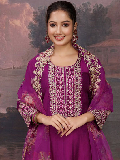 Dhiyona PD Women Floral Yoke Design Anarkali Kurta & Trousers With Dupatta