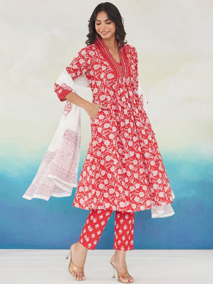 Dhiyona IE Women Floral Printed Pleated Beads and Stones Pure Cotton Kurta with Trousers & With Dupatta