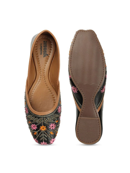 Dhiyona AK Black & Pink Embroidered Ethnic Mojaris