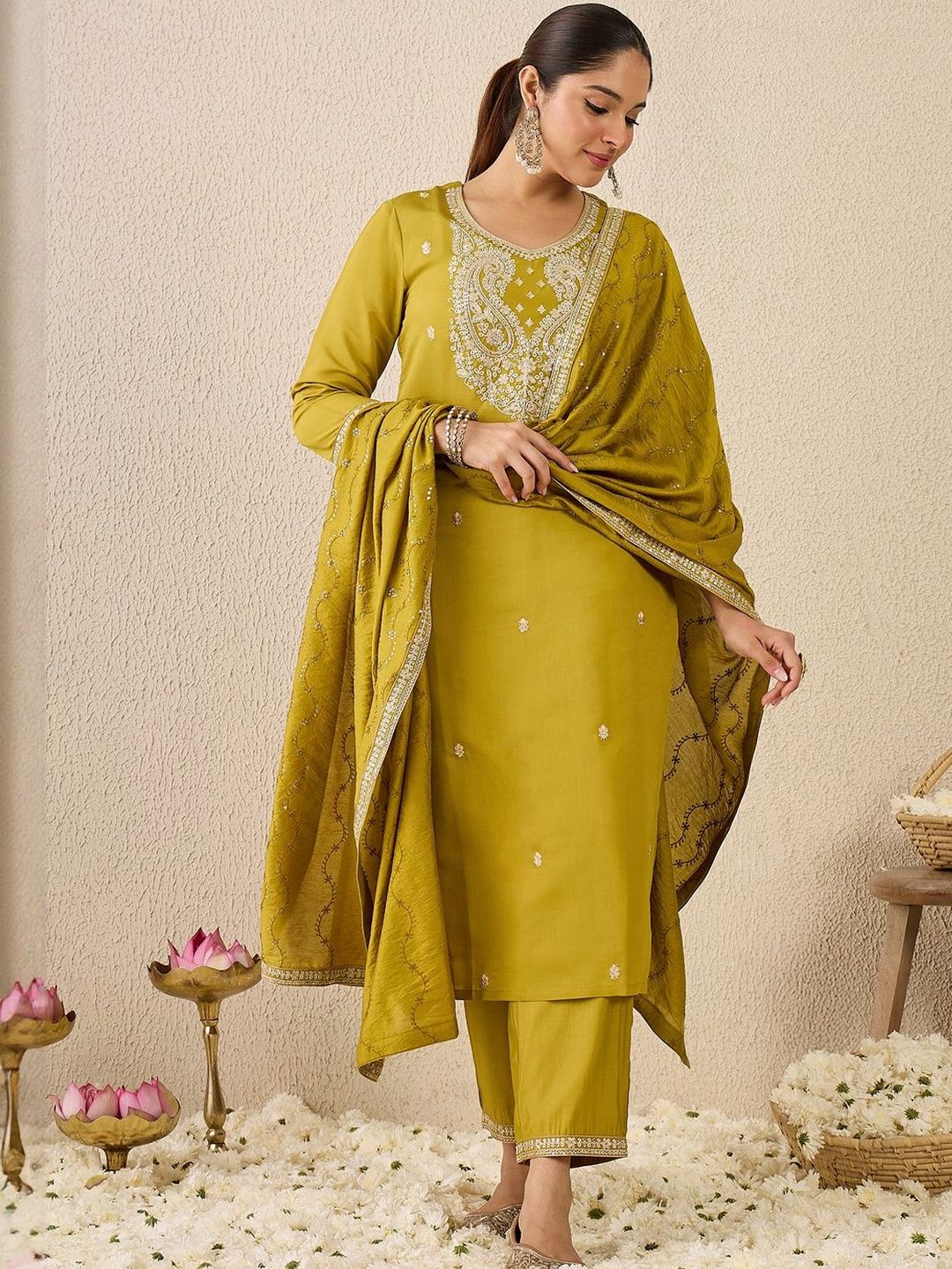 Women Embroidered Regular Thread Work Kurta And Trousers With Dupatta