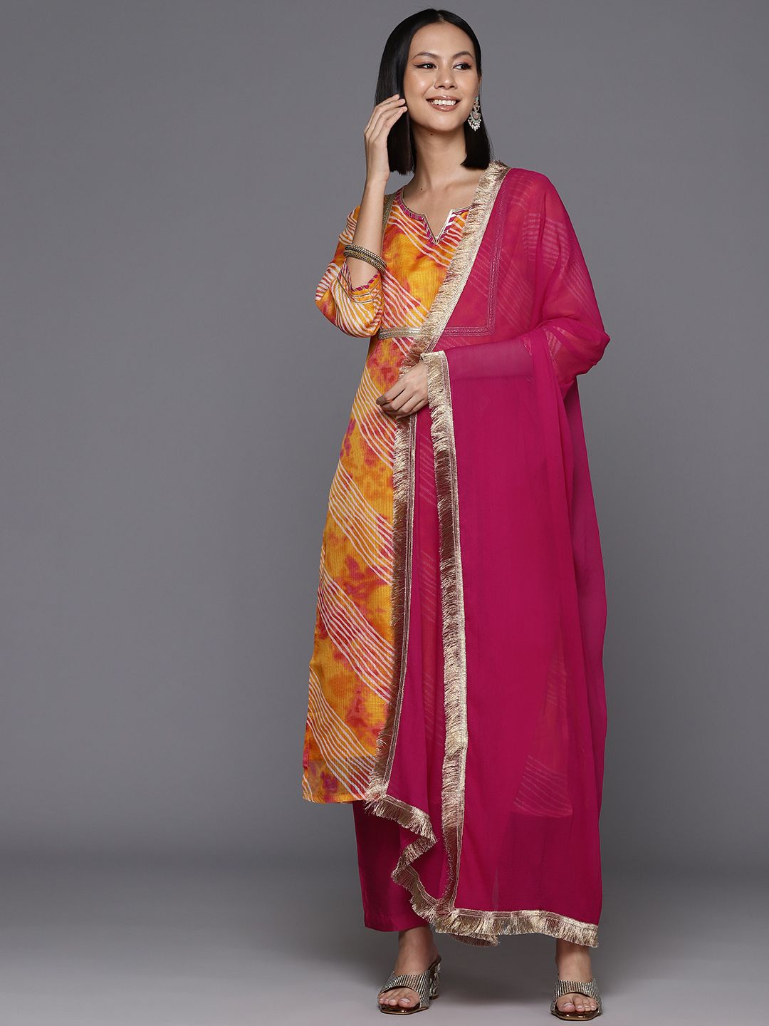 Dhiyona VA Women's Leheriya Printed Straight Kurta with Trousers & Dupatta