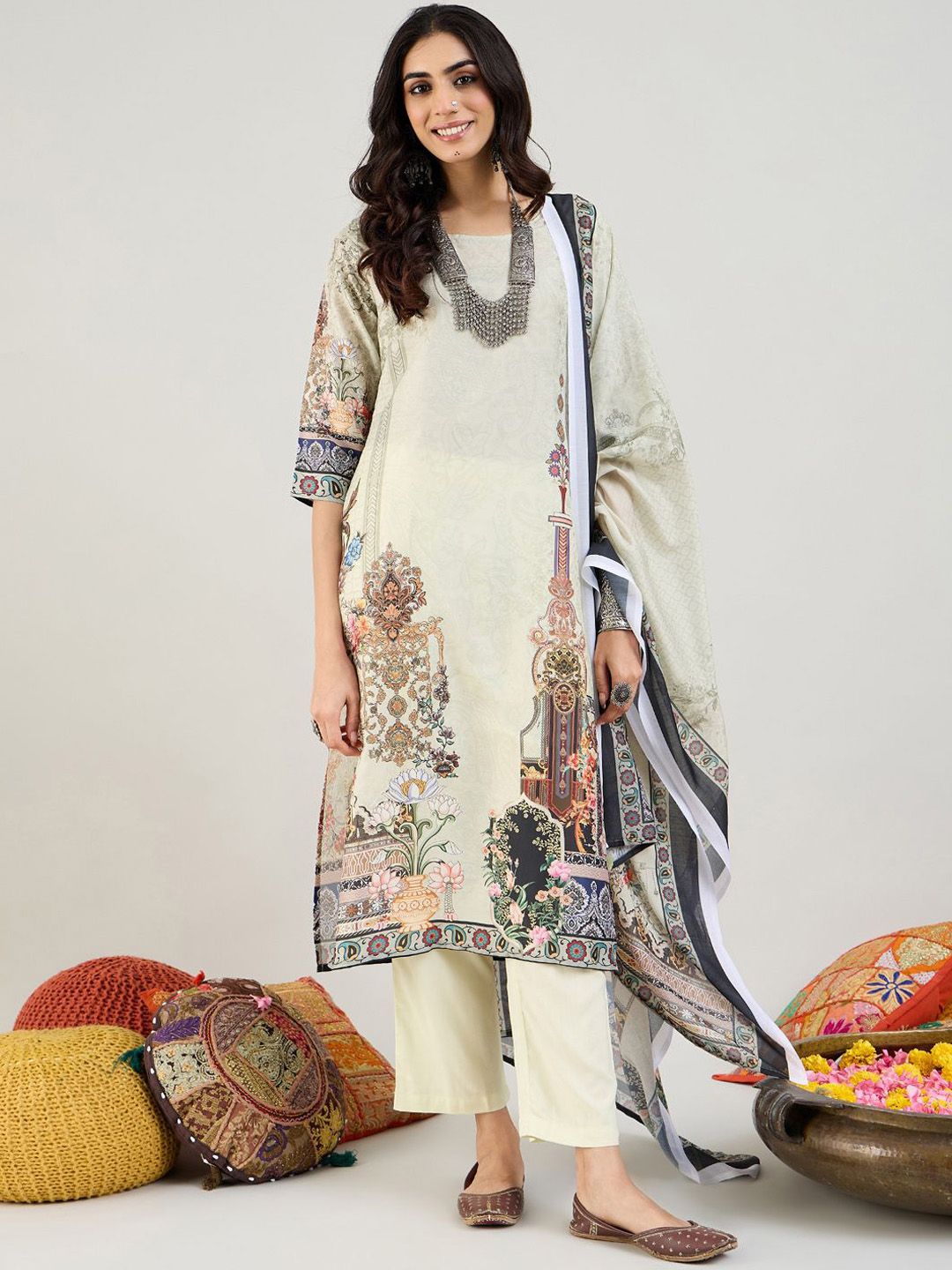 Dhiyona IE Green Floral Printed Straight Kurta with Trousers & Dupatta