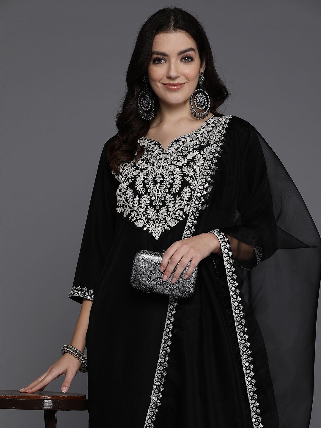 Women Floral Yoke Design Regular Thread Work Kurta with Trousers & Dupatta