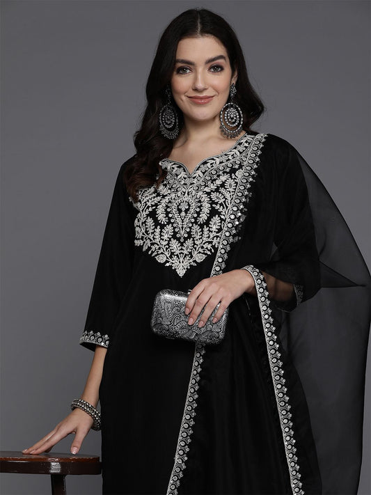 Women Floral Yoke Design Regular Thread Work Kurta with Trousers & Dupatta