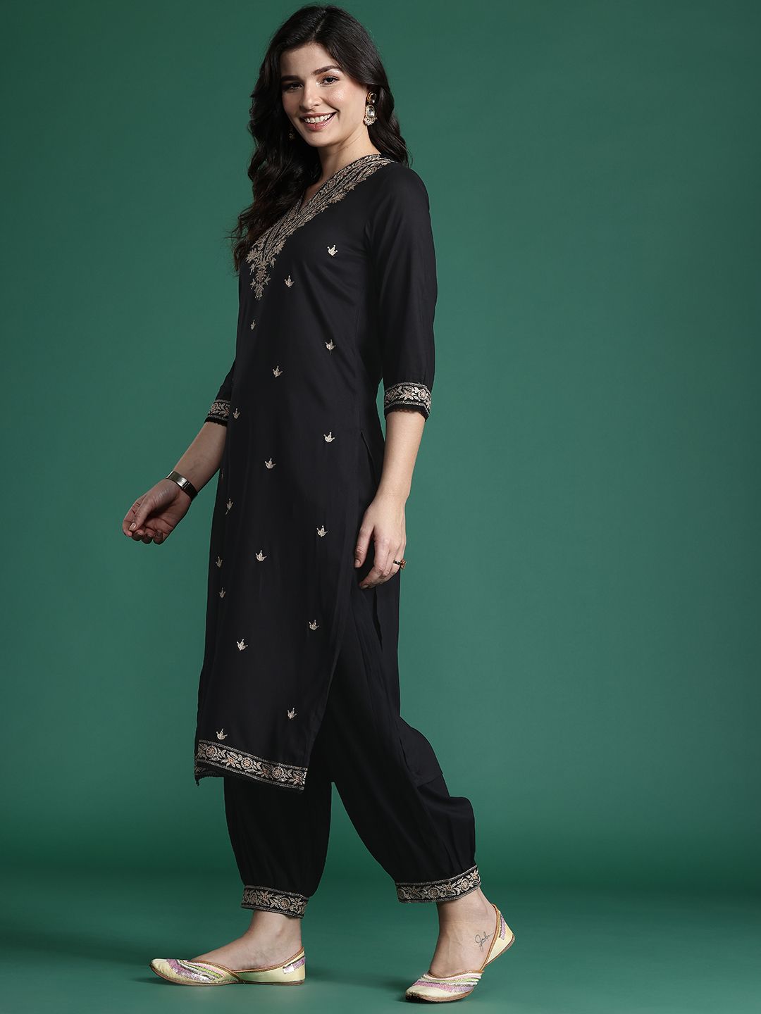 Dhiyona IE Ethnic Motifs Embroidered Thread Work Kurta with Salwar & With Dupatta