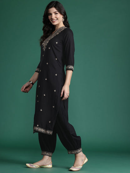 Dhiyona IE Ethnic Motifs Embroidered Thread Work Kurta with Salwar & With Dupatta