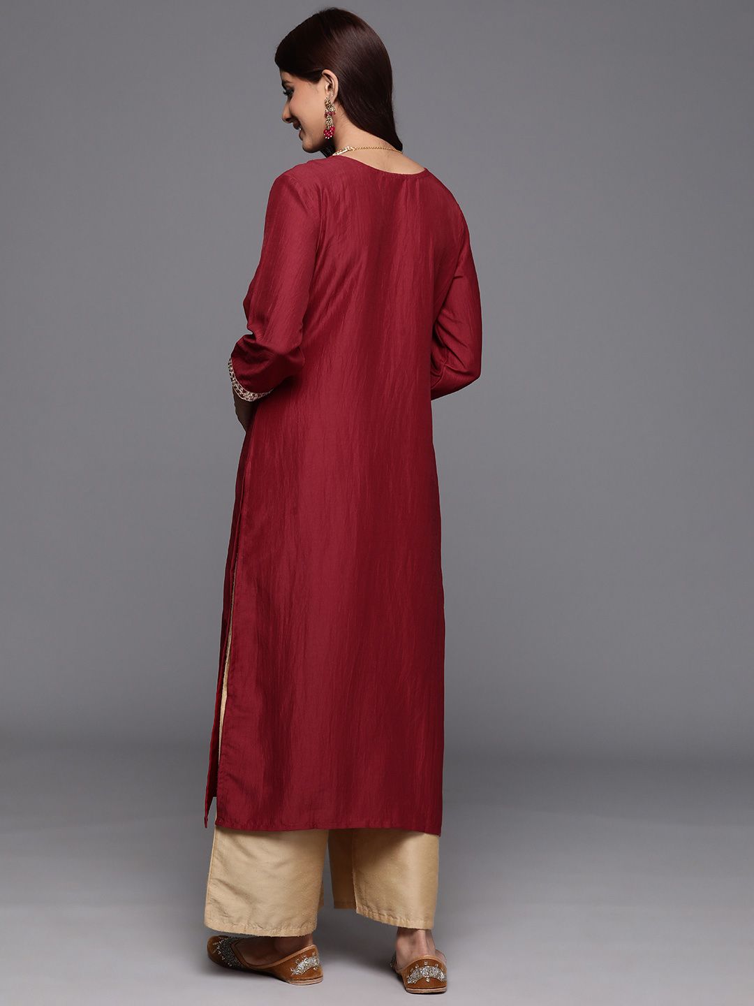 Dhiyona IE Women Floral Embroidered Sequinned Kurta