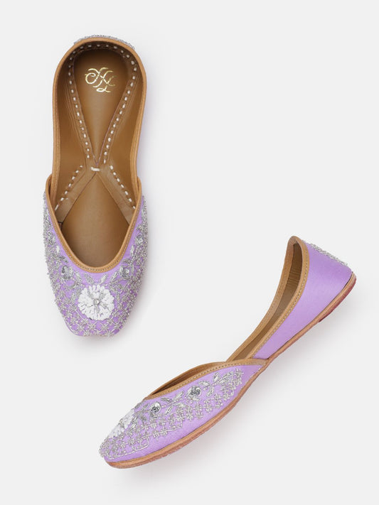 Dhiyona HOP Women Embellished Mojaris