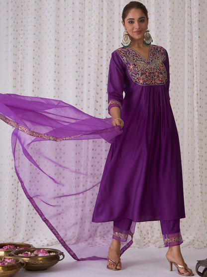 Dhiyona IE Floral Embroidered V-Neck Liva Kurta with Trousers & Dupatta