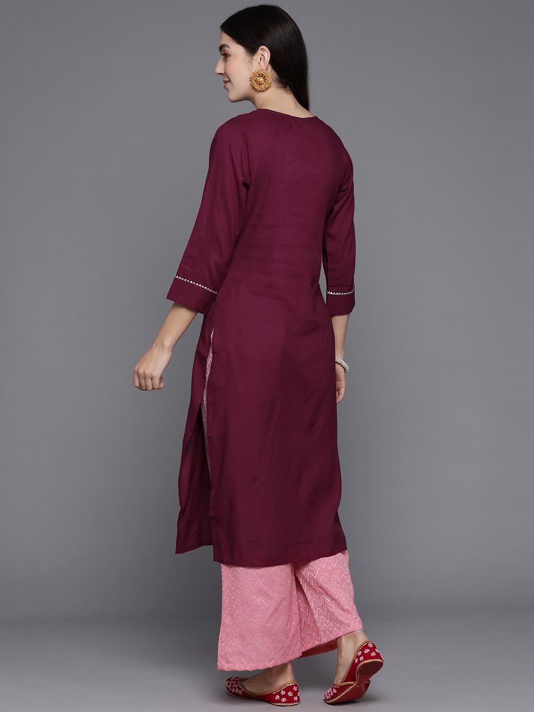 Dhiyona IE Women Floral Embroidered Gotta Patti Straight Kurta