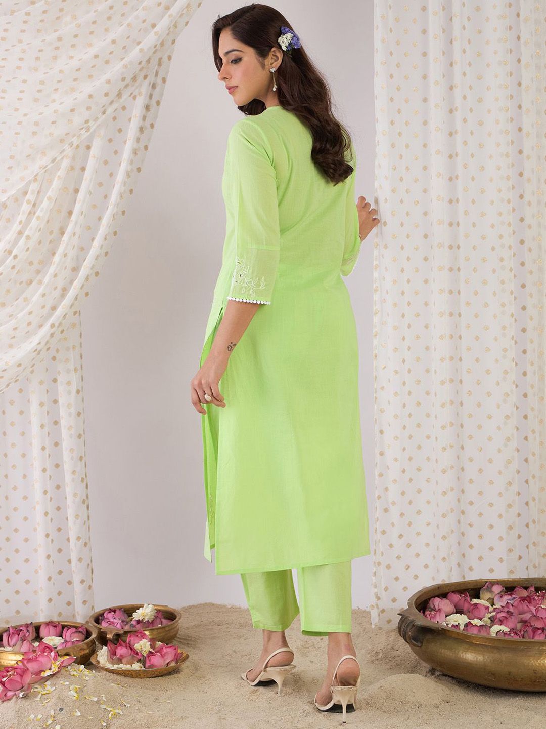 Dhiyona IE Floral Printed V-Neck Pure Cotton Straight Kurta With Trousers