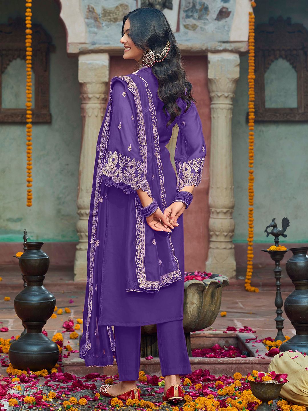 Floral Embroidered V-Neck Zari Organza Straight Kurta With Trousers And Dupatta