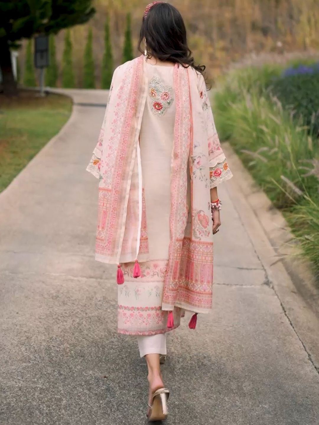 Dhiyona IE Floral Printed V-Neck Sequinned Linen Kurta With Trousers And Dupatta