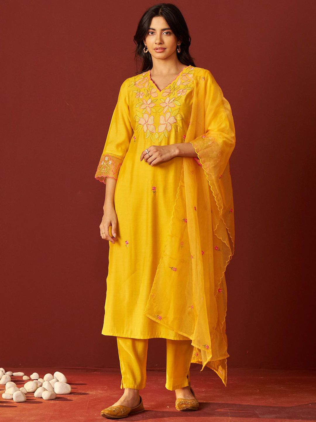 Women Floral Woven Design Kurta with Trousers & Dupatta