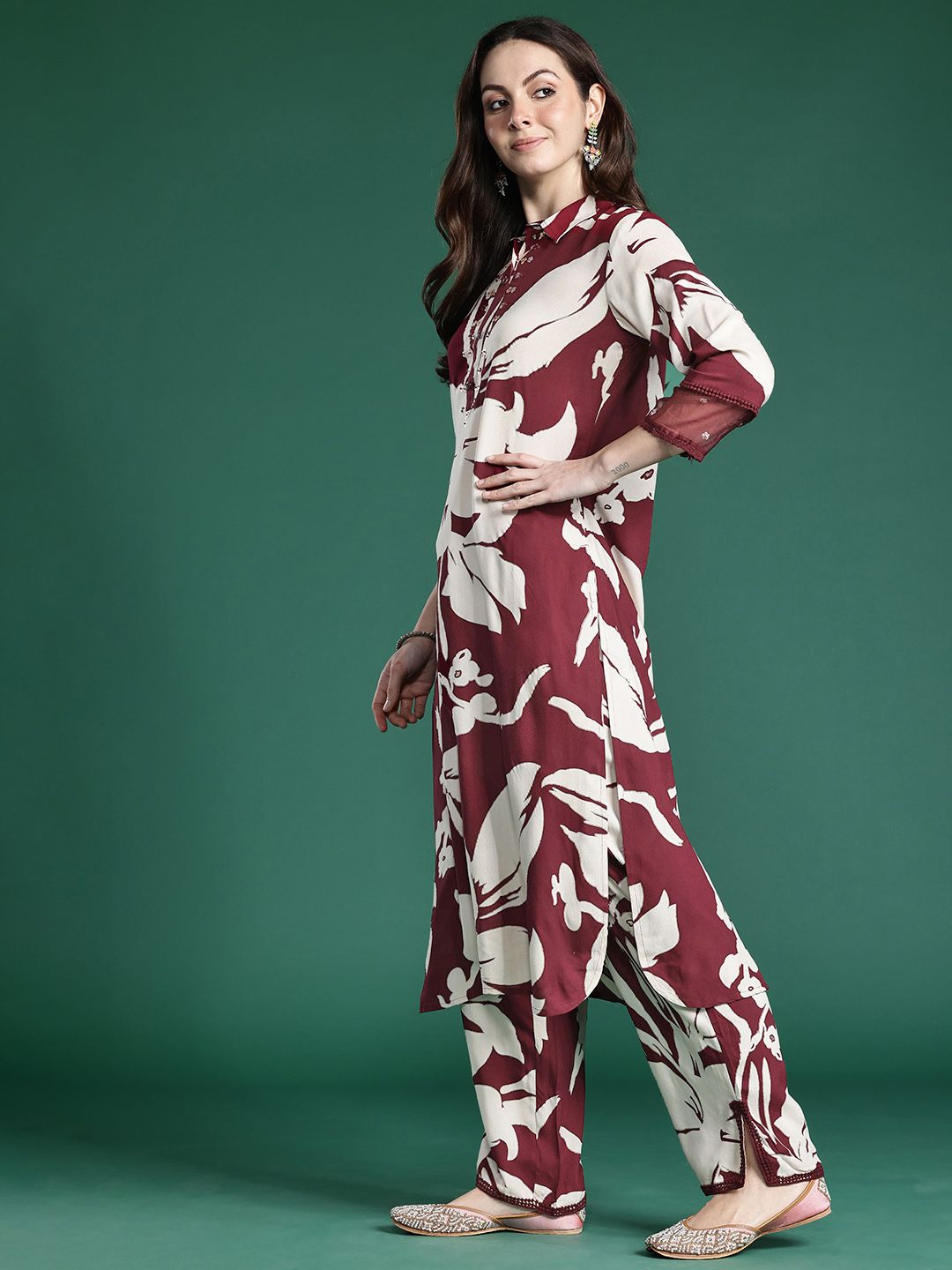 Women Floral Printed Sequinned Kurta with Trousers