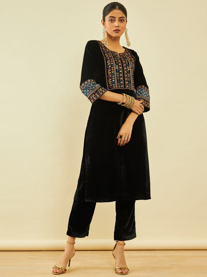 Dhiyona SO Women's Floral Yoke Design Regular Thread Work Velvet Kurta With Trousers & Dupatta