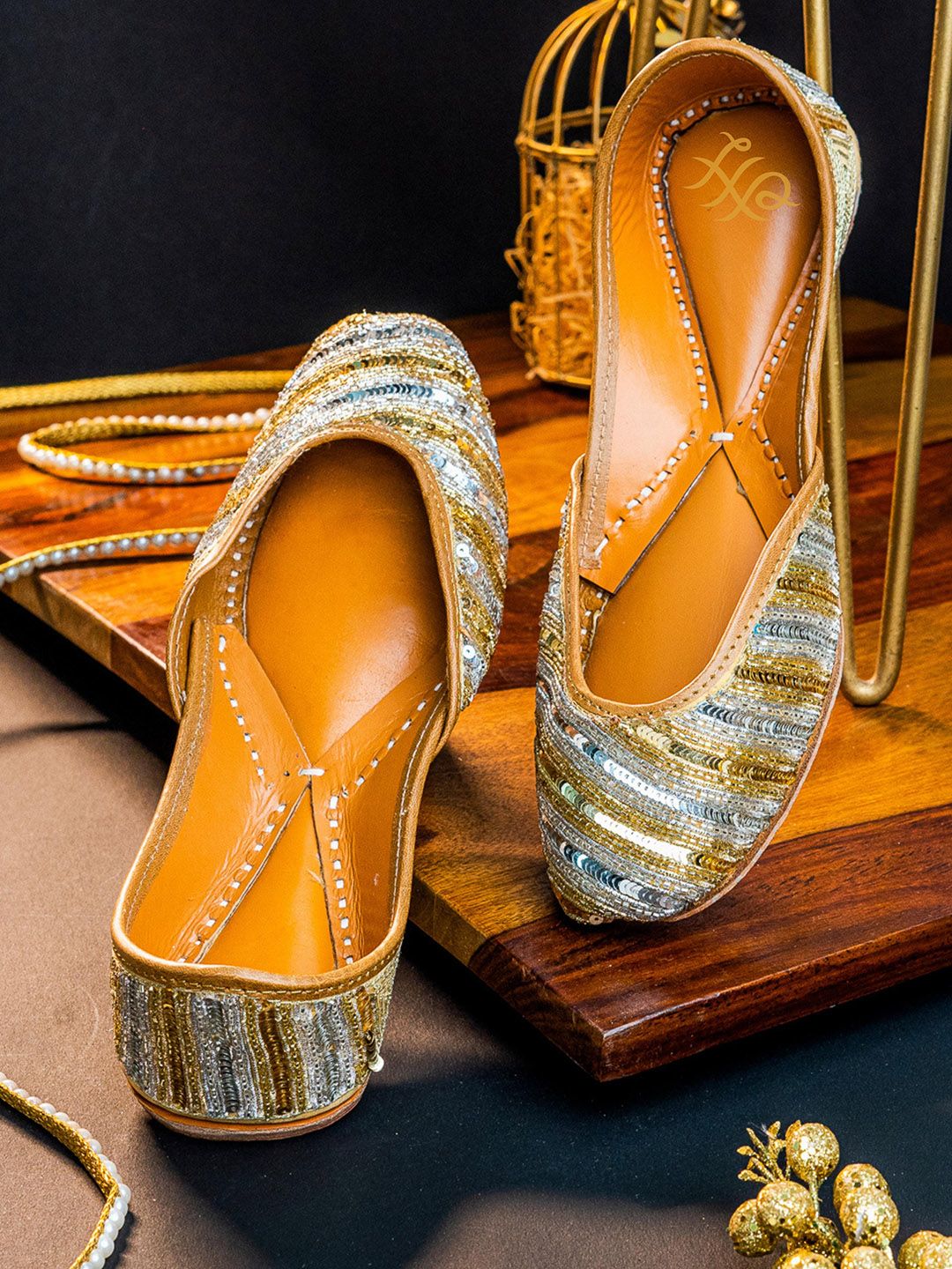 Dhiyona HOP Square Toe Ethnic Embellished Fabric Mojaris
