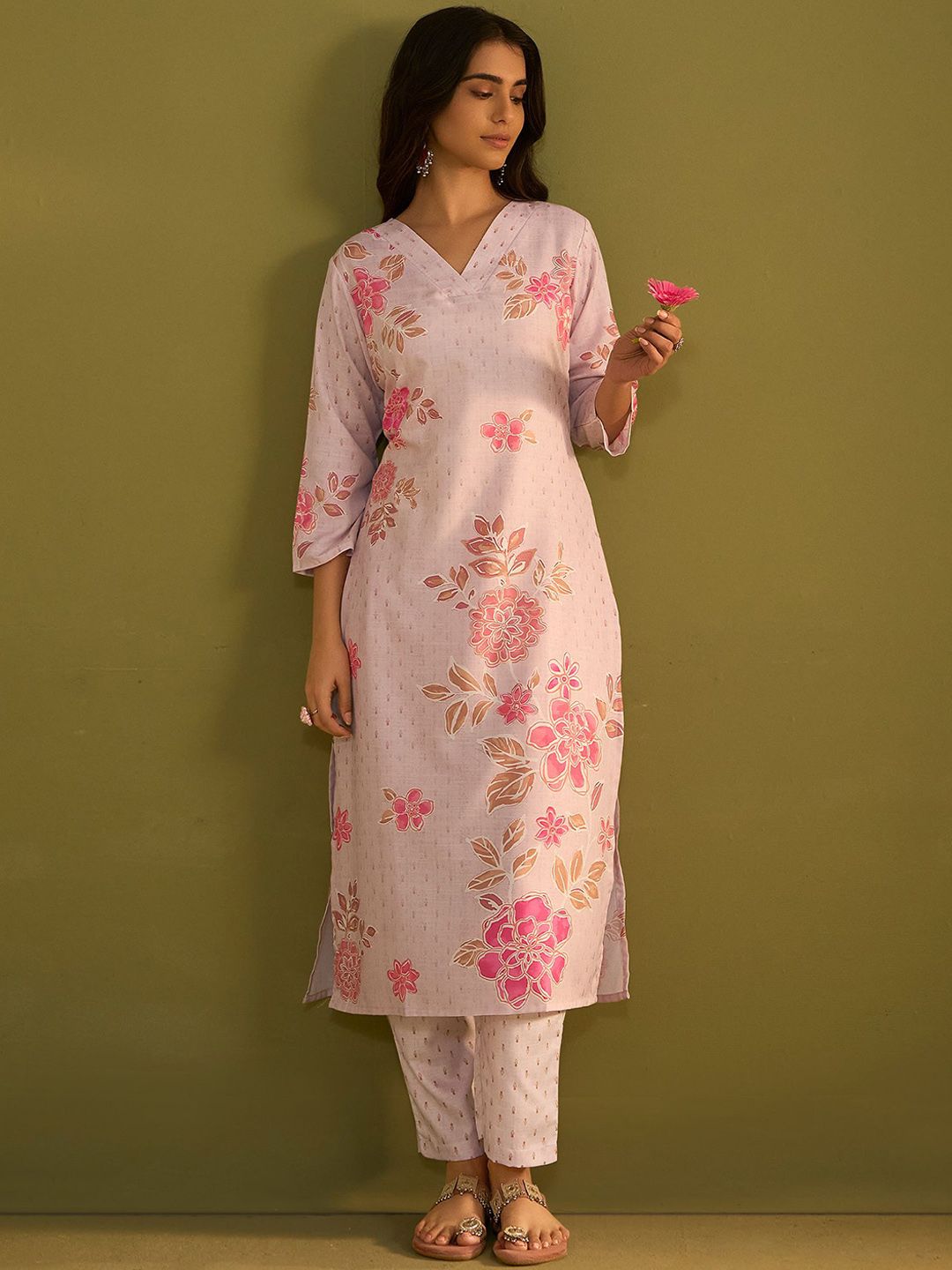 Dhiyona IE Floral Printed V-Neck Straight Kurta With Trousers