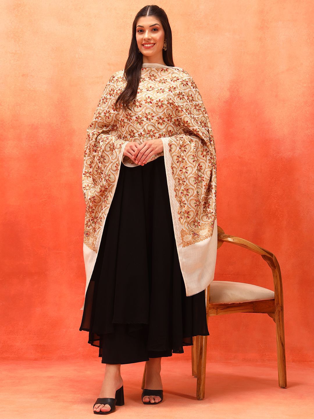 Dhiyona PA Floral Embroidered Woolen Shawl
