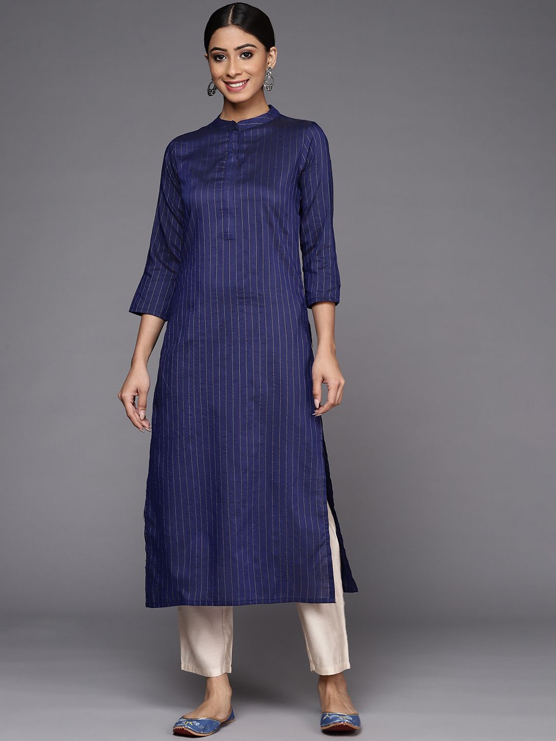 Dhiyona IE Women Navy Blue Striped Kurta