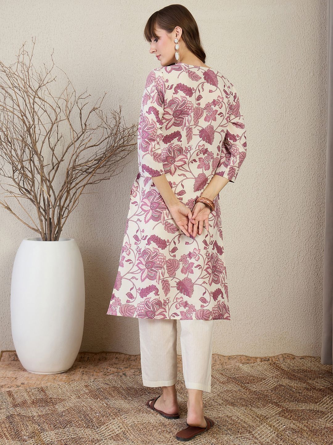Dhiyona IE Floral Printed Round Neck Straight Kurta