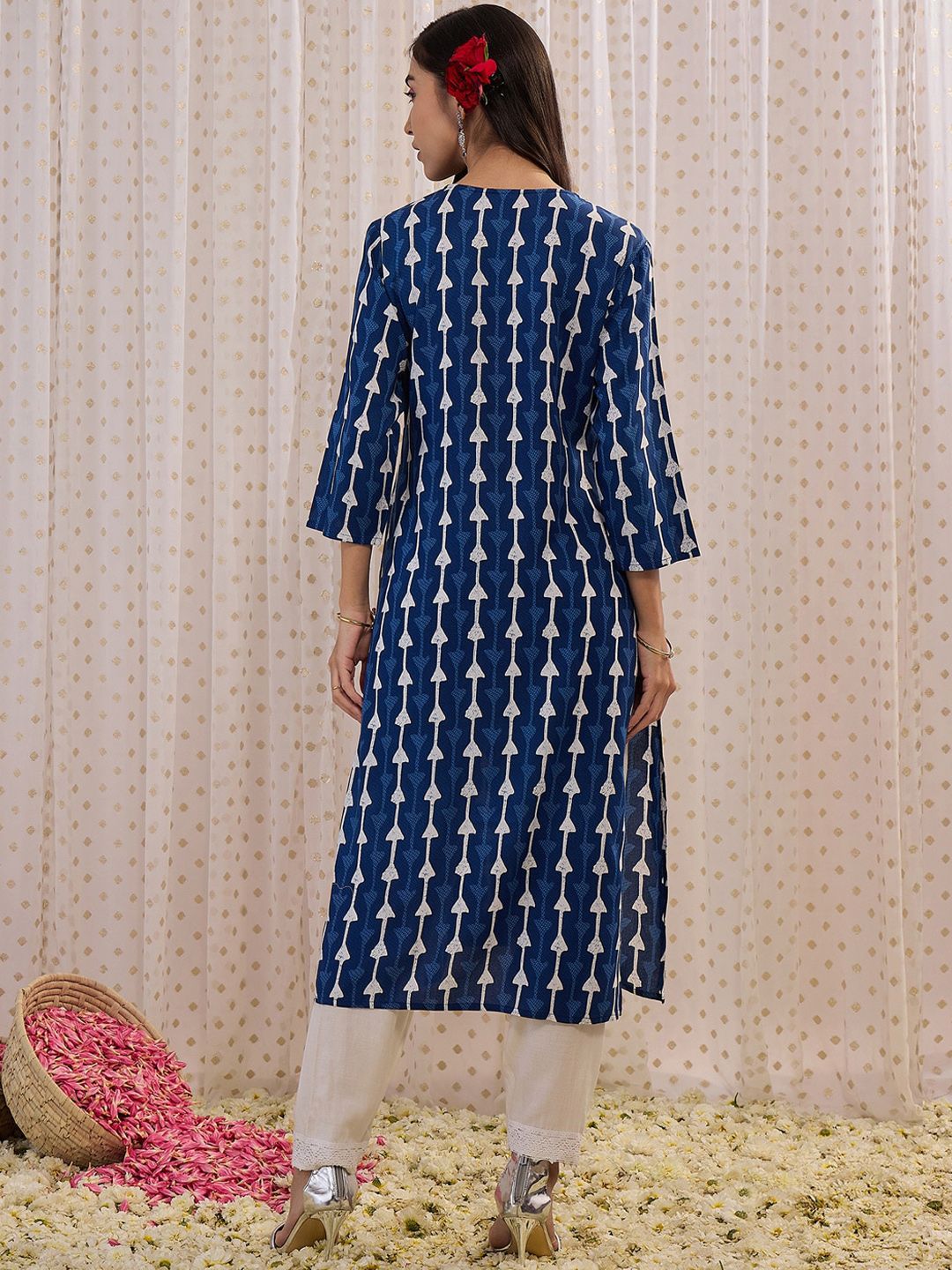 Dhiyona IE Floral Printed Round Neck Three-Quarter Sleeves Straight Kurta