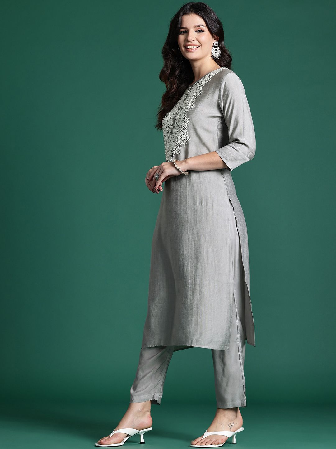 Dhiyona IE Ethnic Motifs Embroidered Thread Work Kurta with Trousers