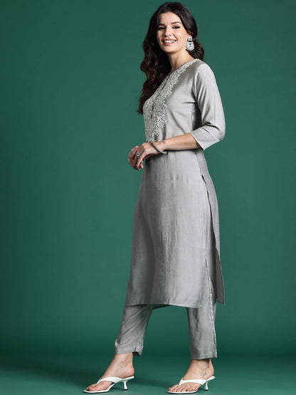Dhiyona IE Ethnic Motifs Embroidered Thread Work Kurta with Trousers