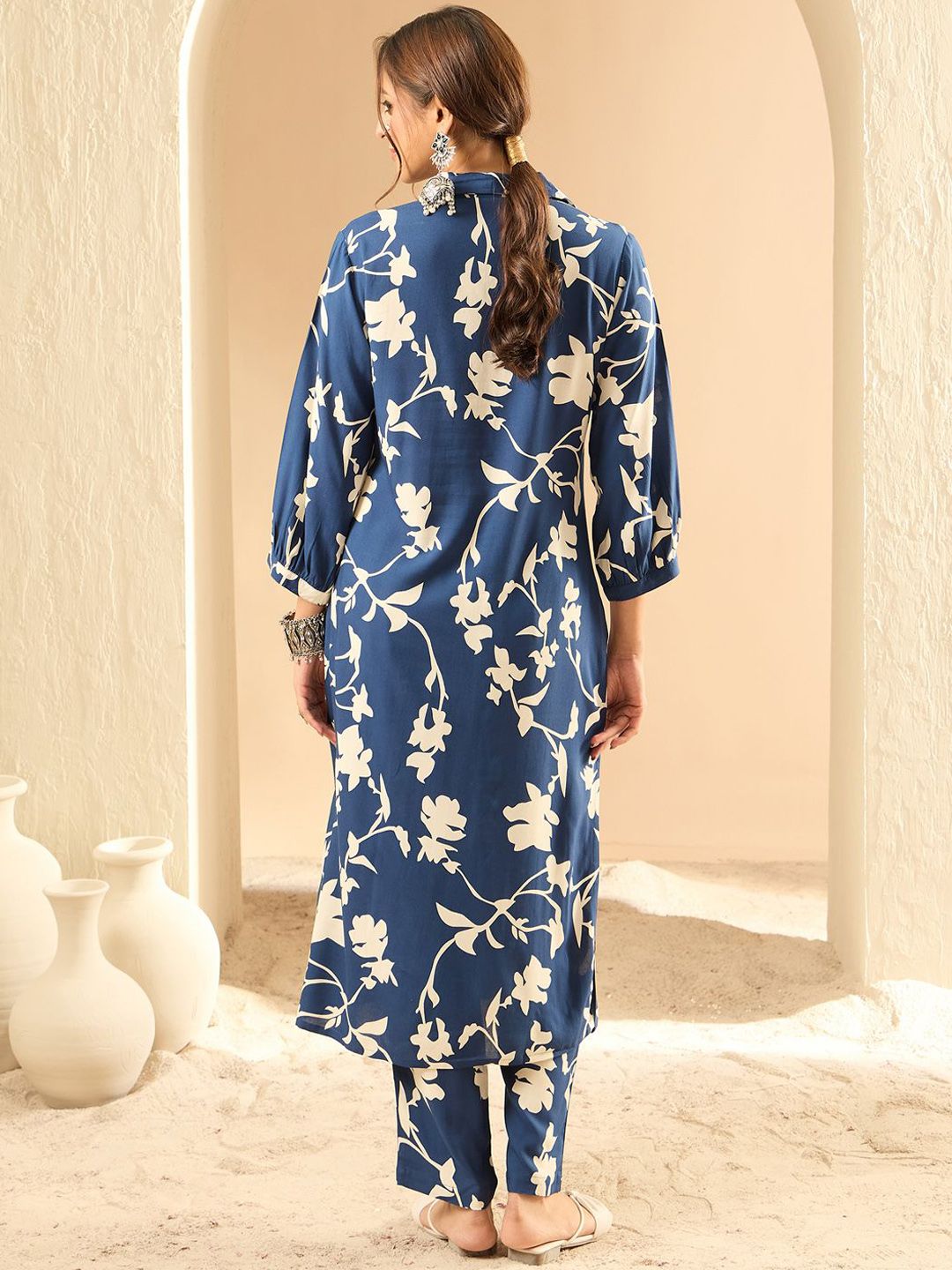 Women Floral Printed Regular Kurta with Trousers