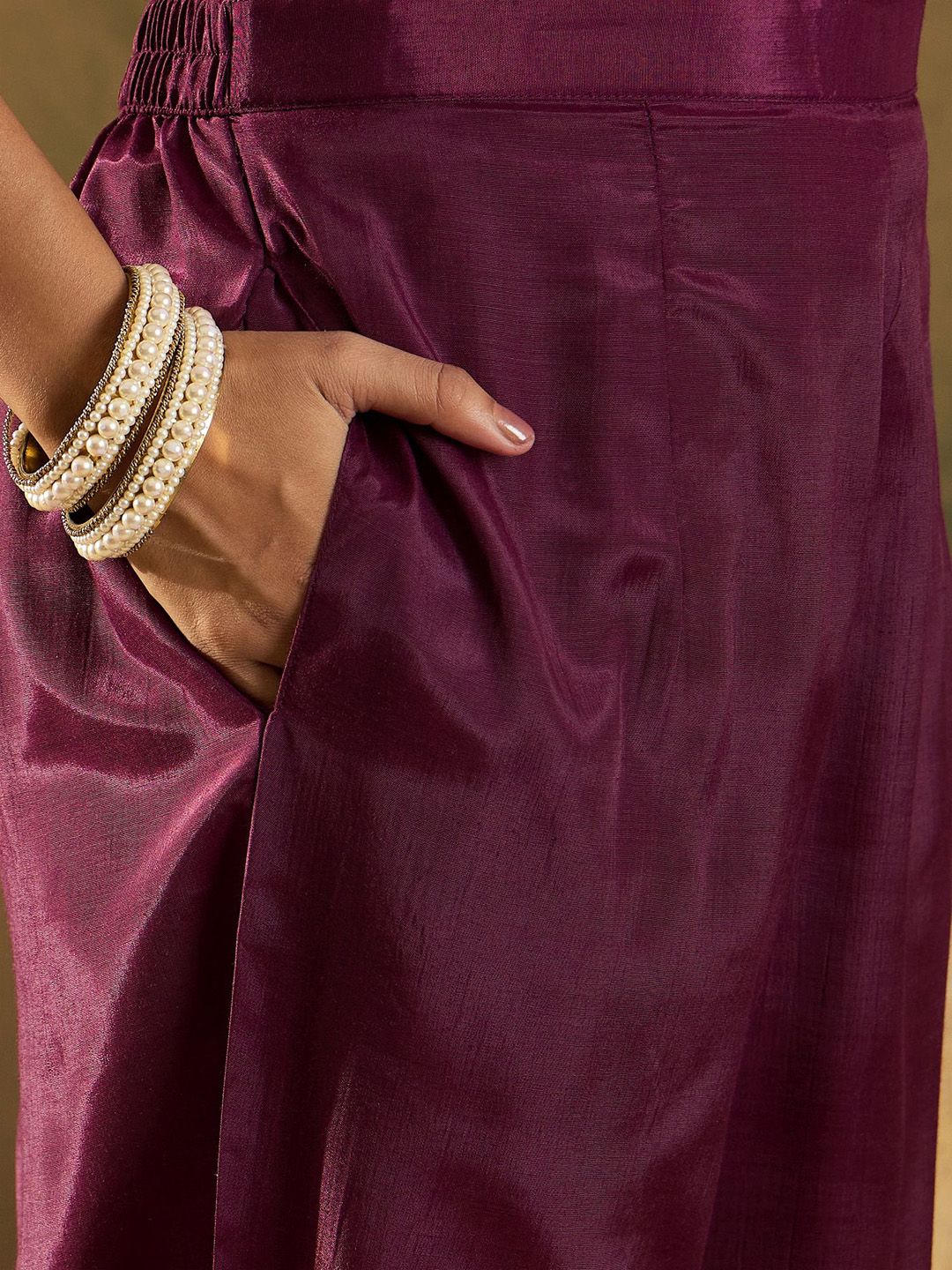 Women Floral Embroidered Regular Thread Work Kurta with Trousers & With Dupatta