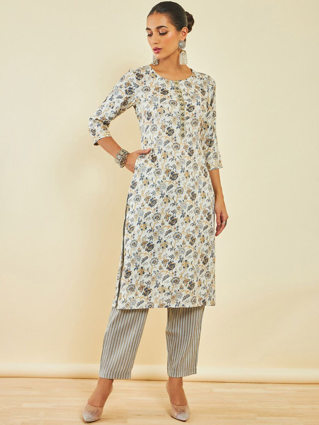 Dhiyona SO Women's Grey Floral Printed Regular Gotta Patti Kurta With Trousers