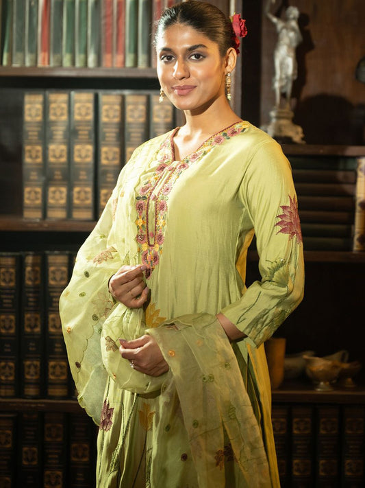 Floral Printed Thread Work Straight Kurta With Trousers & With Dupatta