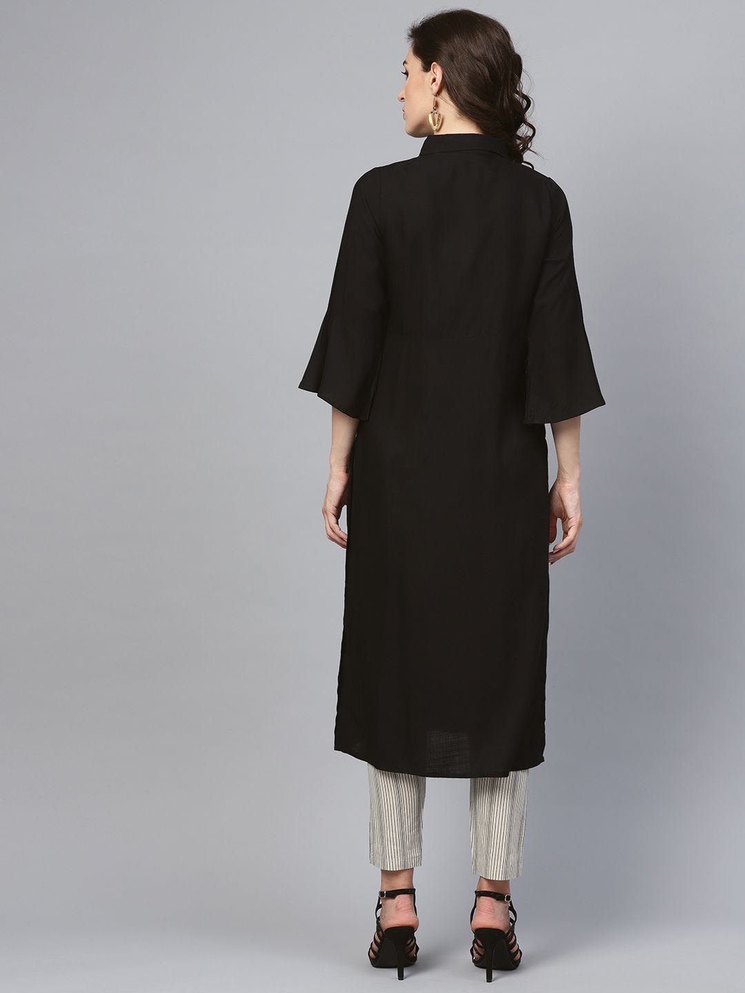 Dhiyona IE Women Black Solid Straight Kurta