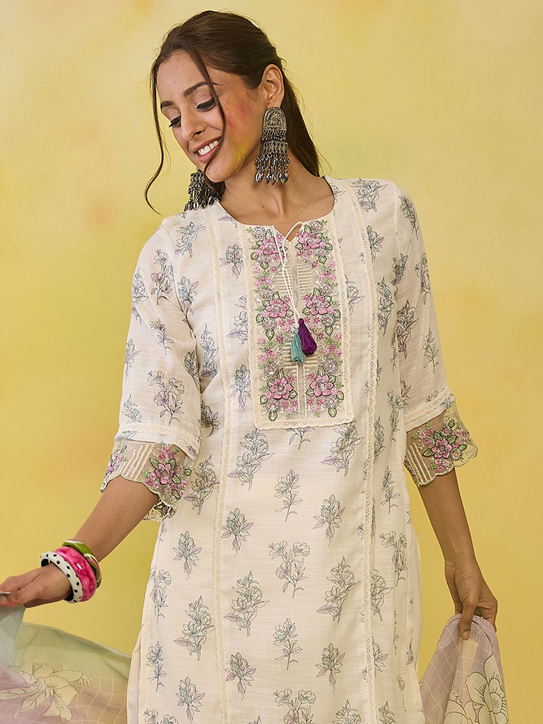 Women Floral Printed Regular Thread Work Pure Cotton Kurta with Trousers & With Dupatta