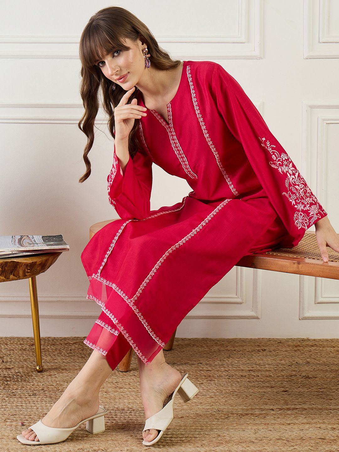 Dhiyona IE Floral Embroidered Notch Neck Zari Panelled Straight Kurta & Trousers