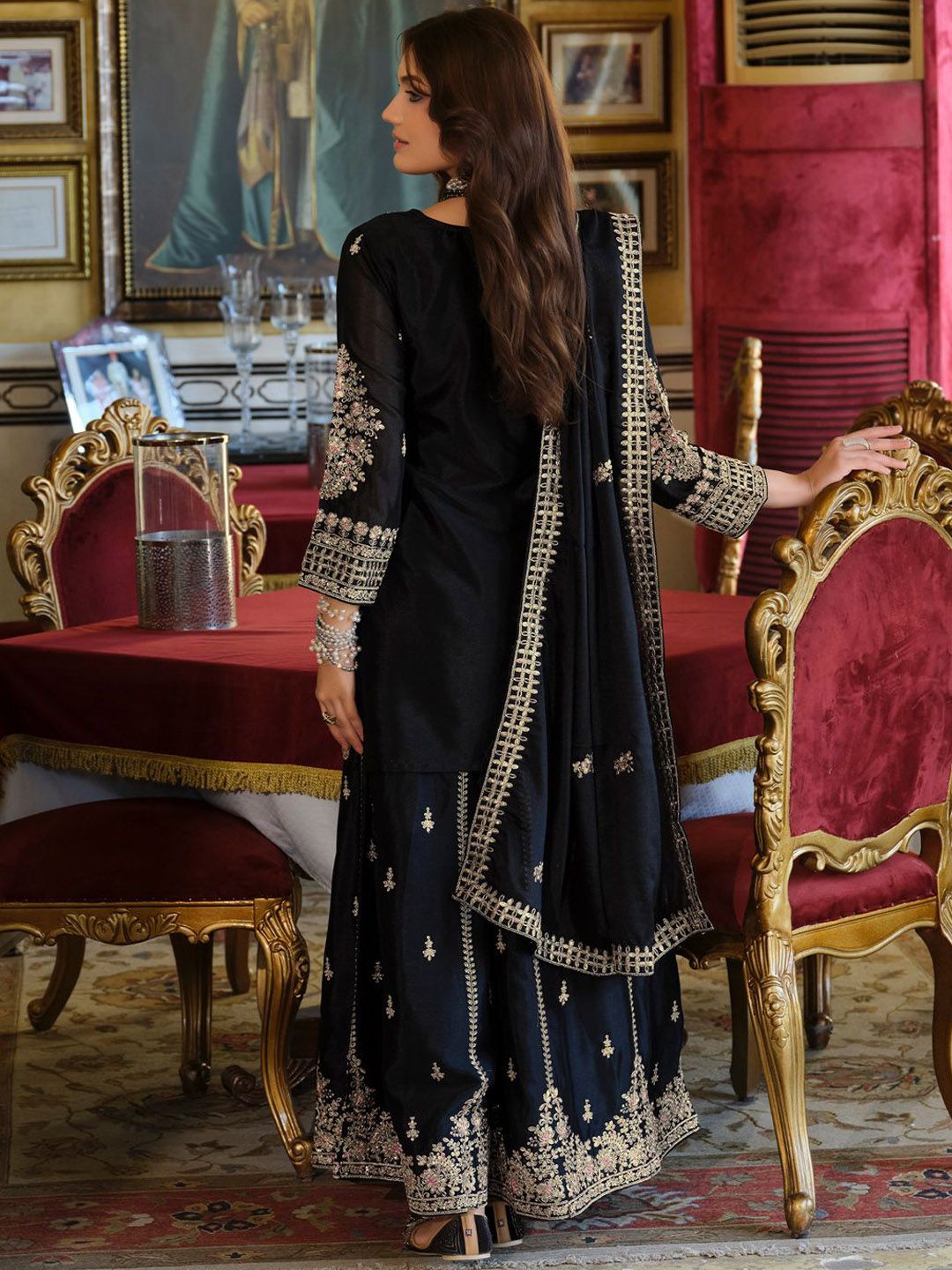 Floral Embroidered Round Neck Chinon Zari Straight Kurta & Palazzos With Dupatta