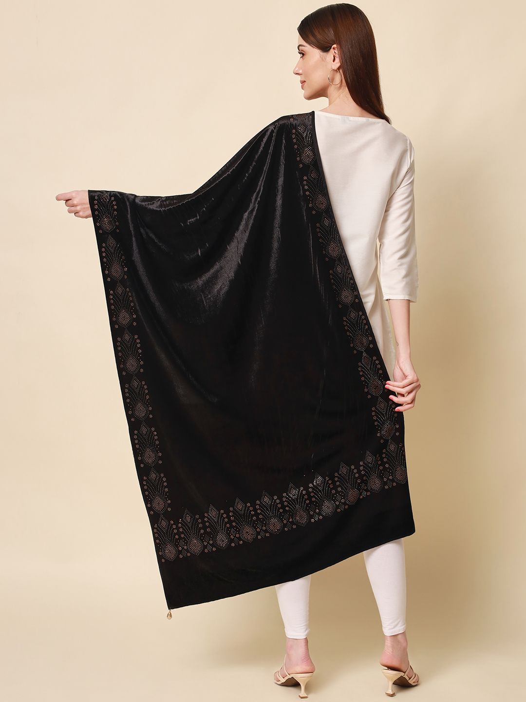 Dhiyona PA Women Black Solid Velvet Crystal Shawl