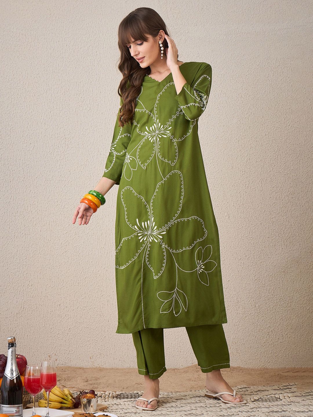 Floral Embroidered V-Neck Thread Work Straight Kurta With Trouser