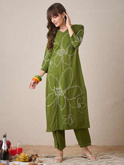 Floral Embroidered V-Neck Thread Work Straight Kurta With Trouser