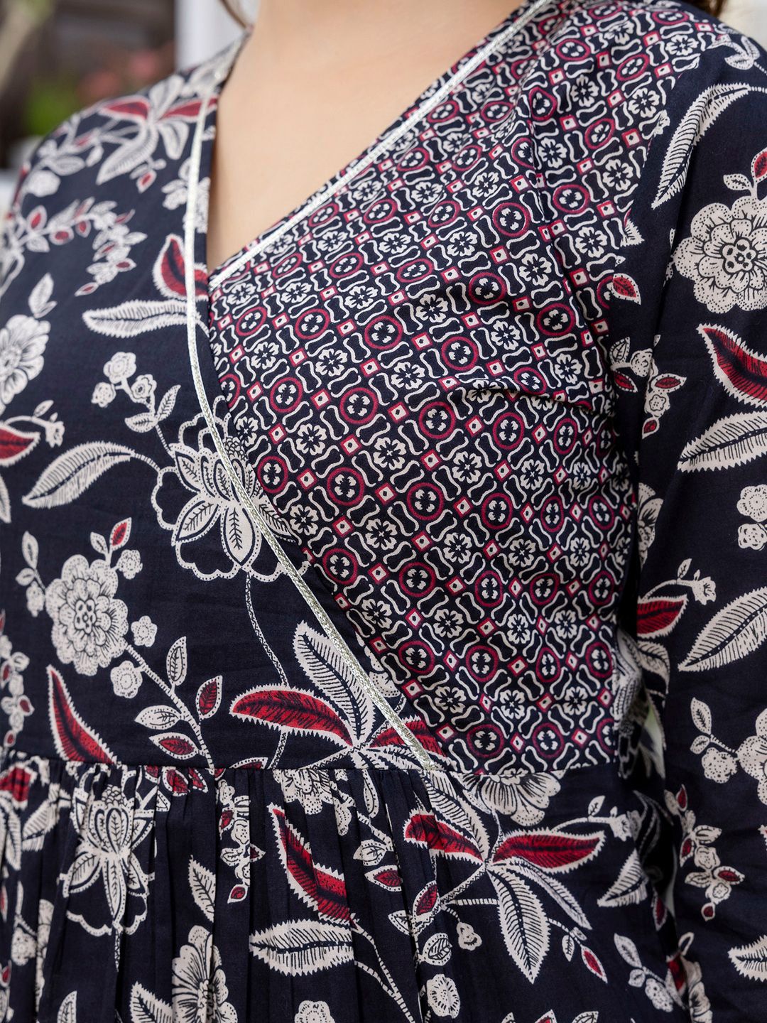 Dhiyona IE Women Floral Printed Gotta Patti Pure Cotton Kurta with Trousers & With Dupatta