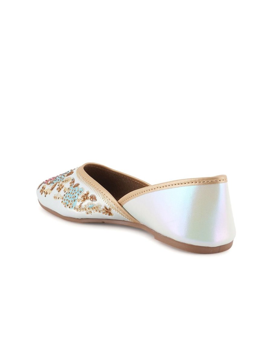 Dhiyona AK Women Embellished Mojaris Flats