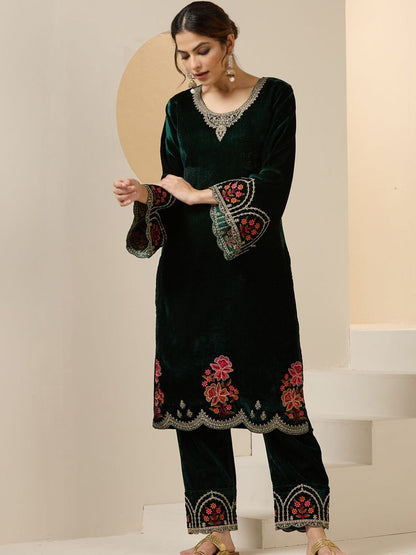 Dhiyona IS Women's Women Floral Embroidered Regular Thread Work Velvet Kurta with Trousers & With Dupatta