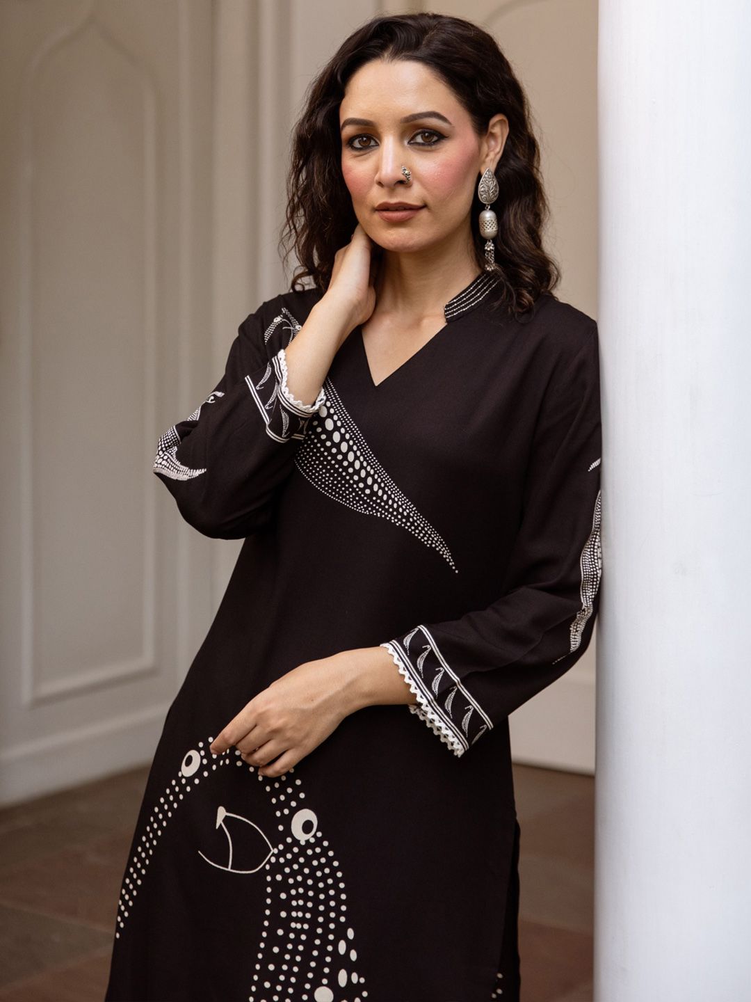 Floral Printed Mandarin Collar Straight Kurta With Trousers