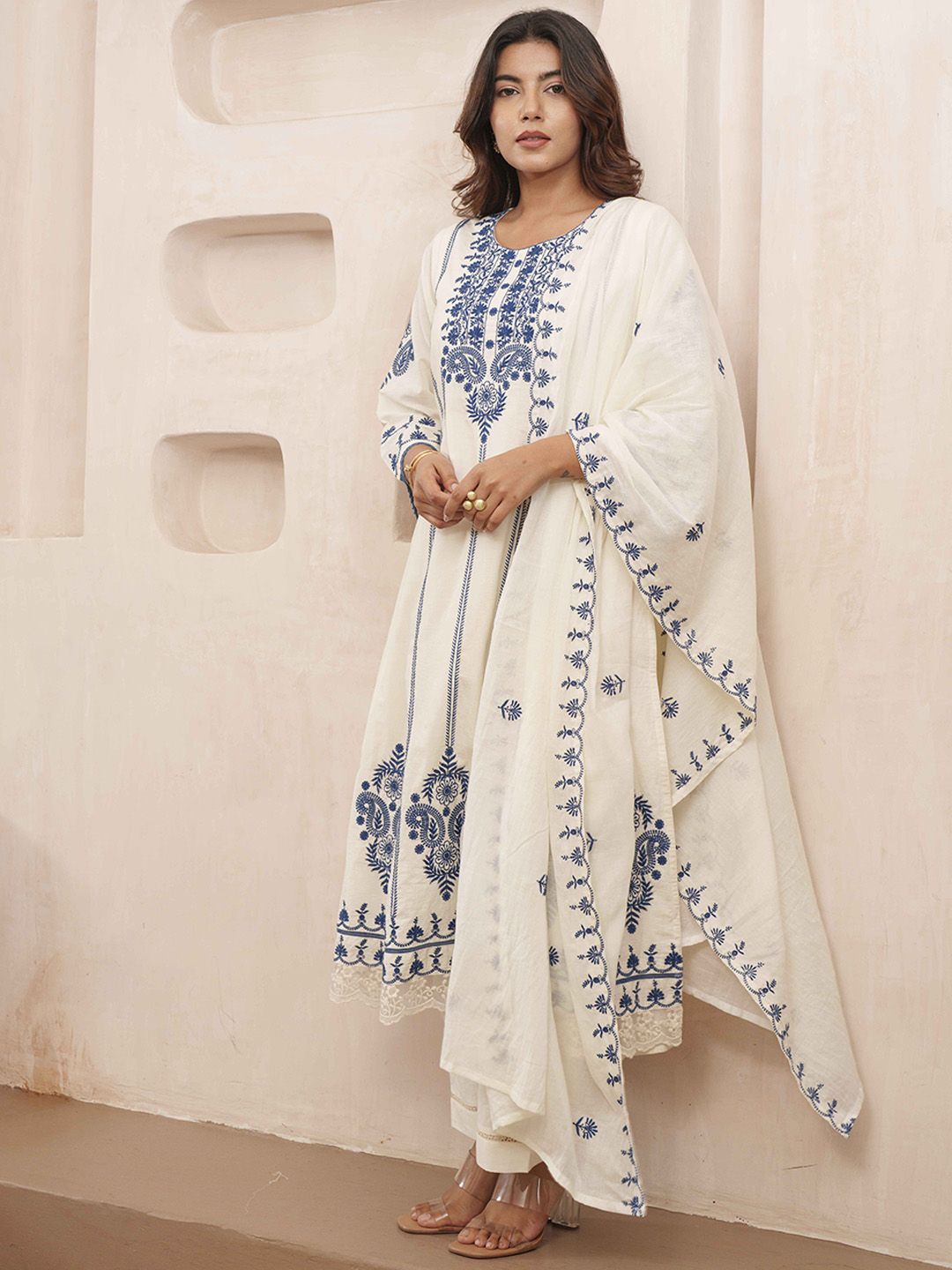 Dhiyona PD Women Floral Embroidered Pure Cotton Kurta & Trousers With Dupatta
