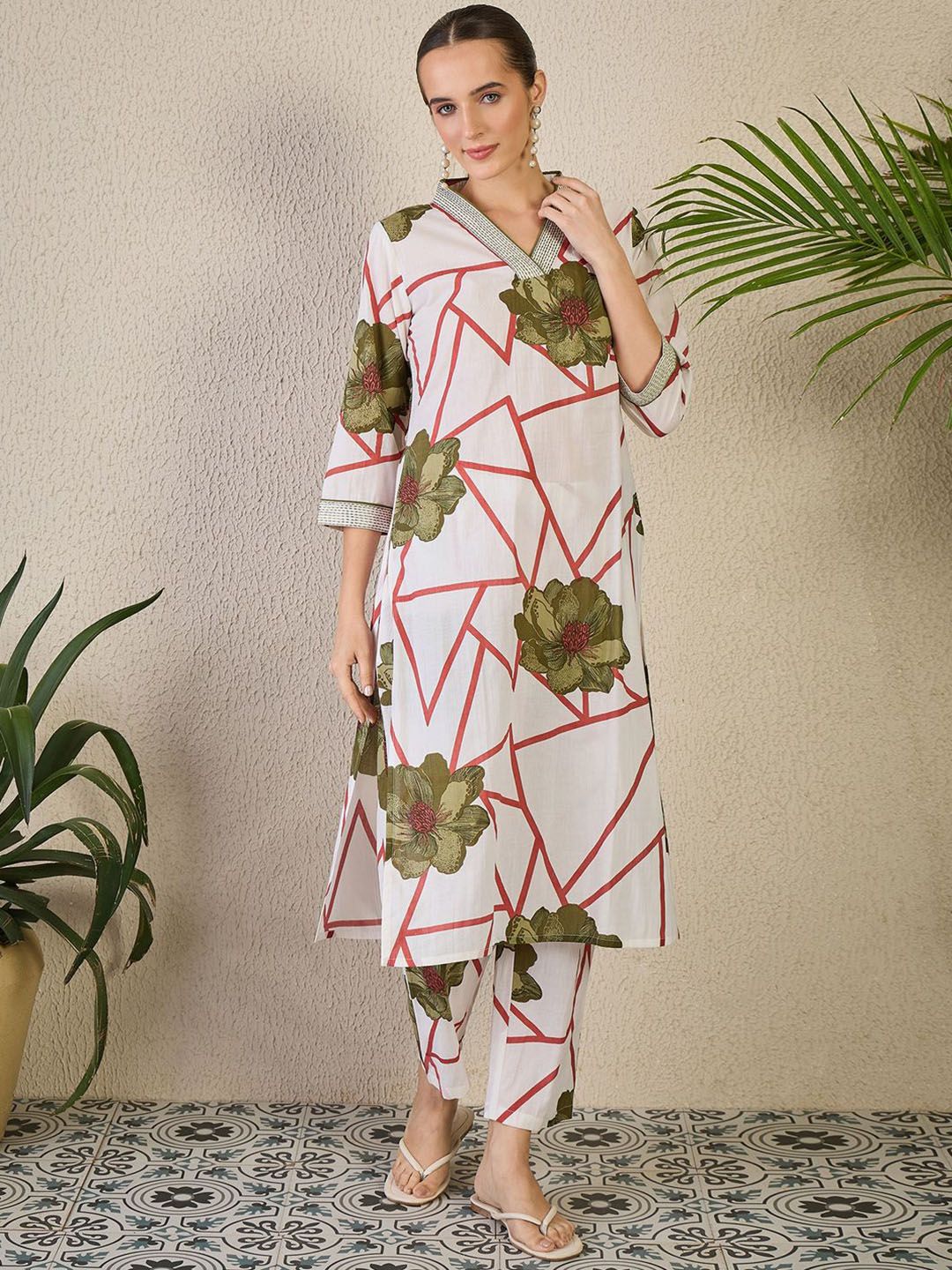 Floral Printed V-Neck Pure Cotton Straight Kurta With Trousers