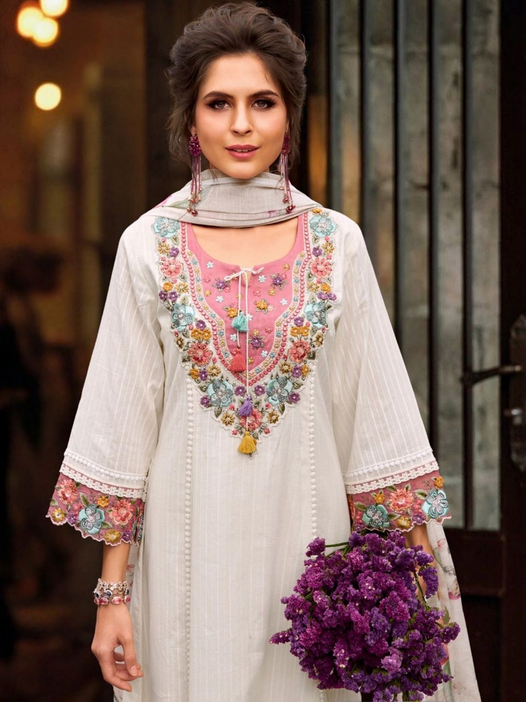 Dhiyona IE Women Floral Embroidered Regular Thread Work Pure Cotton Kurta with Trousers & With Dupatta