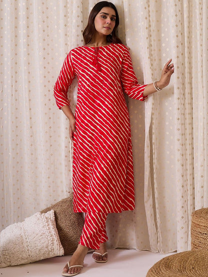 Women Leheriya Printed Regular Sequinned Kurta with Trousers