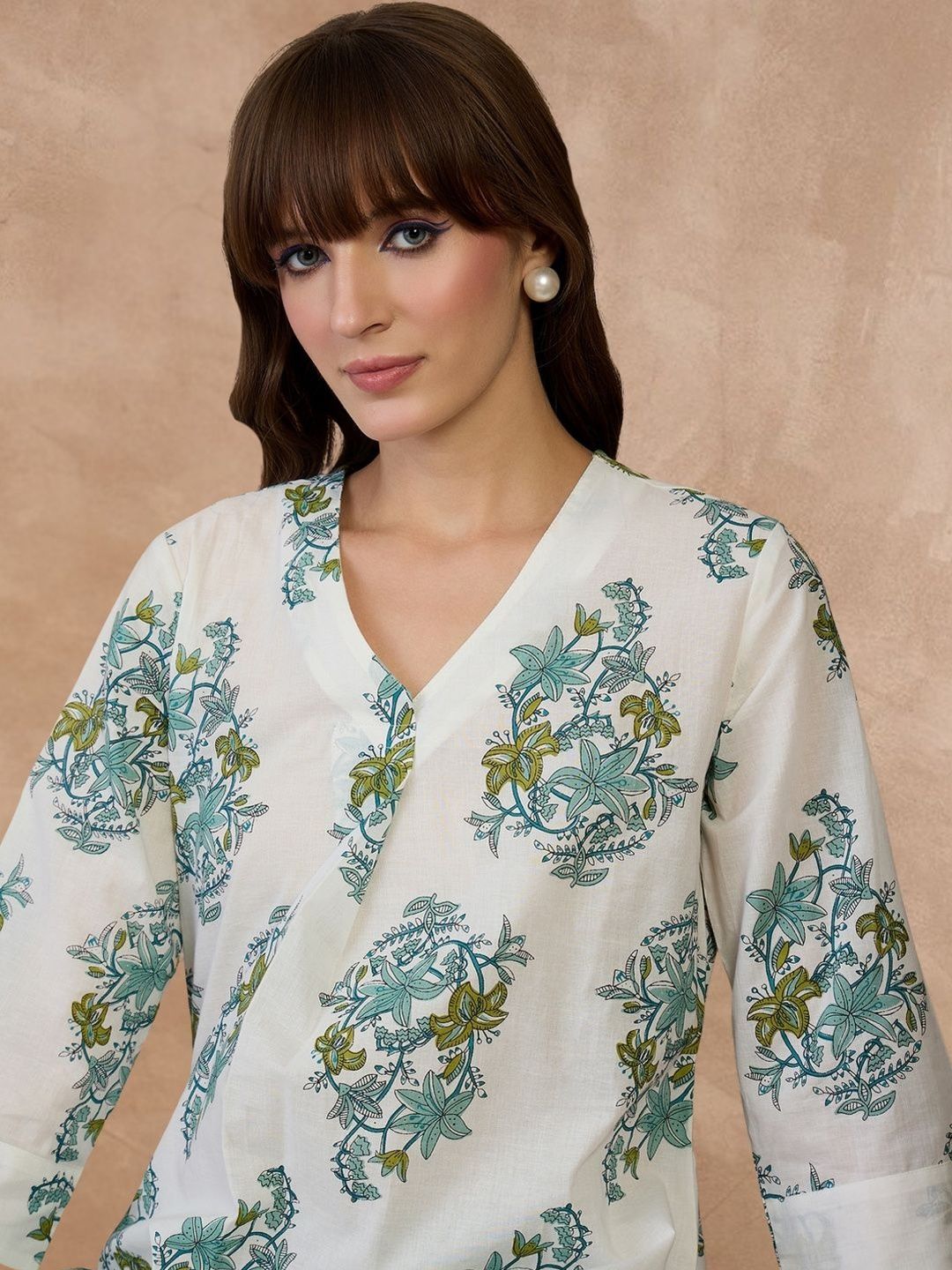 Dhiyona IE Women Floral Printed Regular Pure Cotton Kurta with Trousers