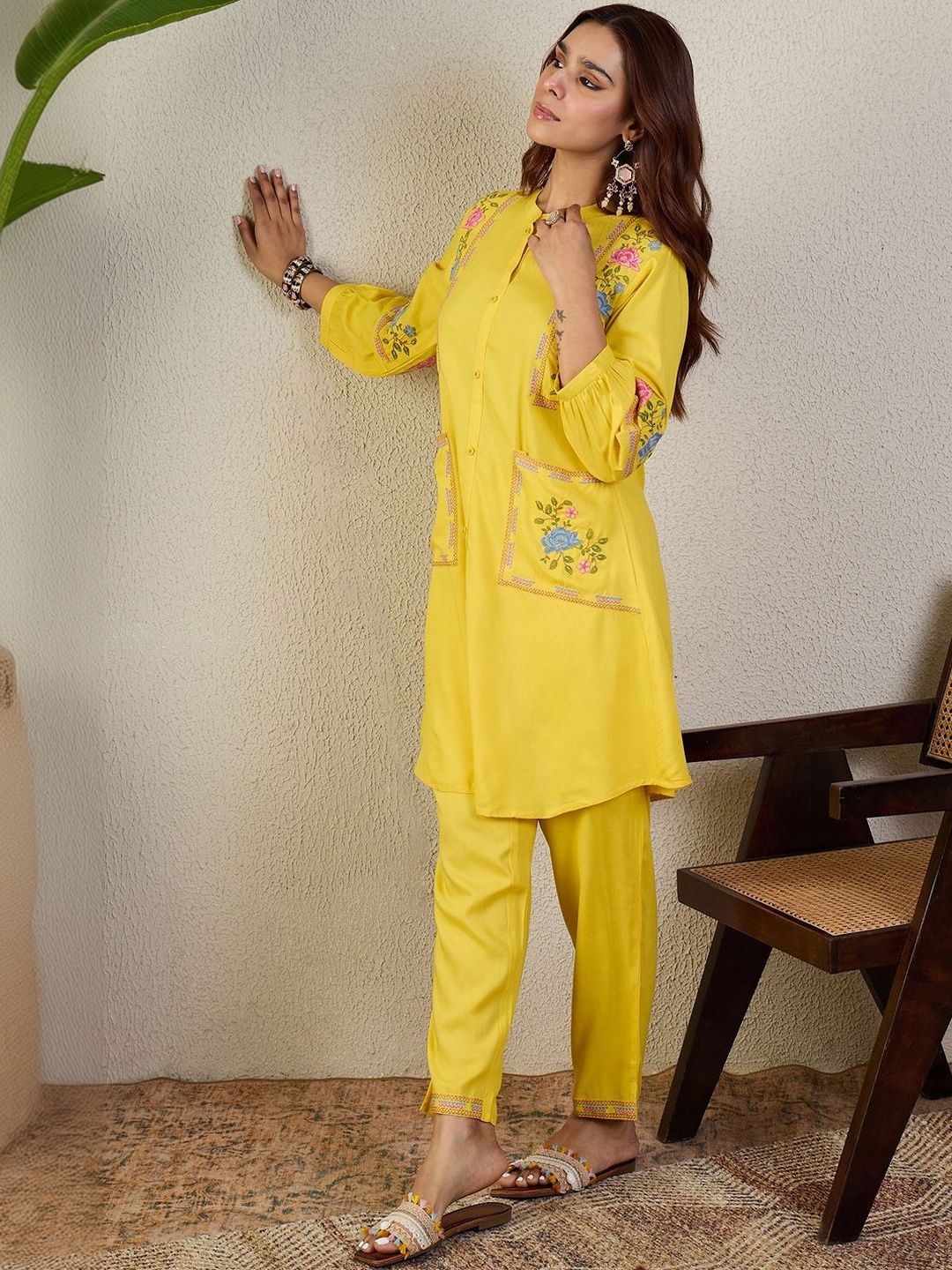Floral Embroidered Regular Thread Work Kurta With Trousers